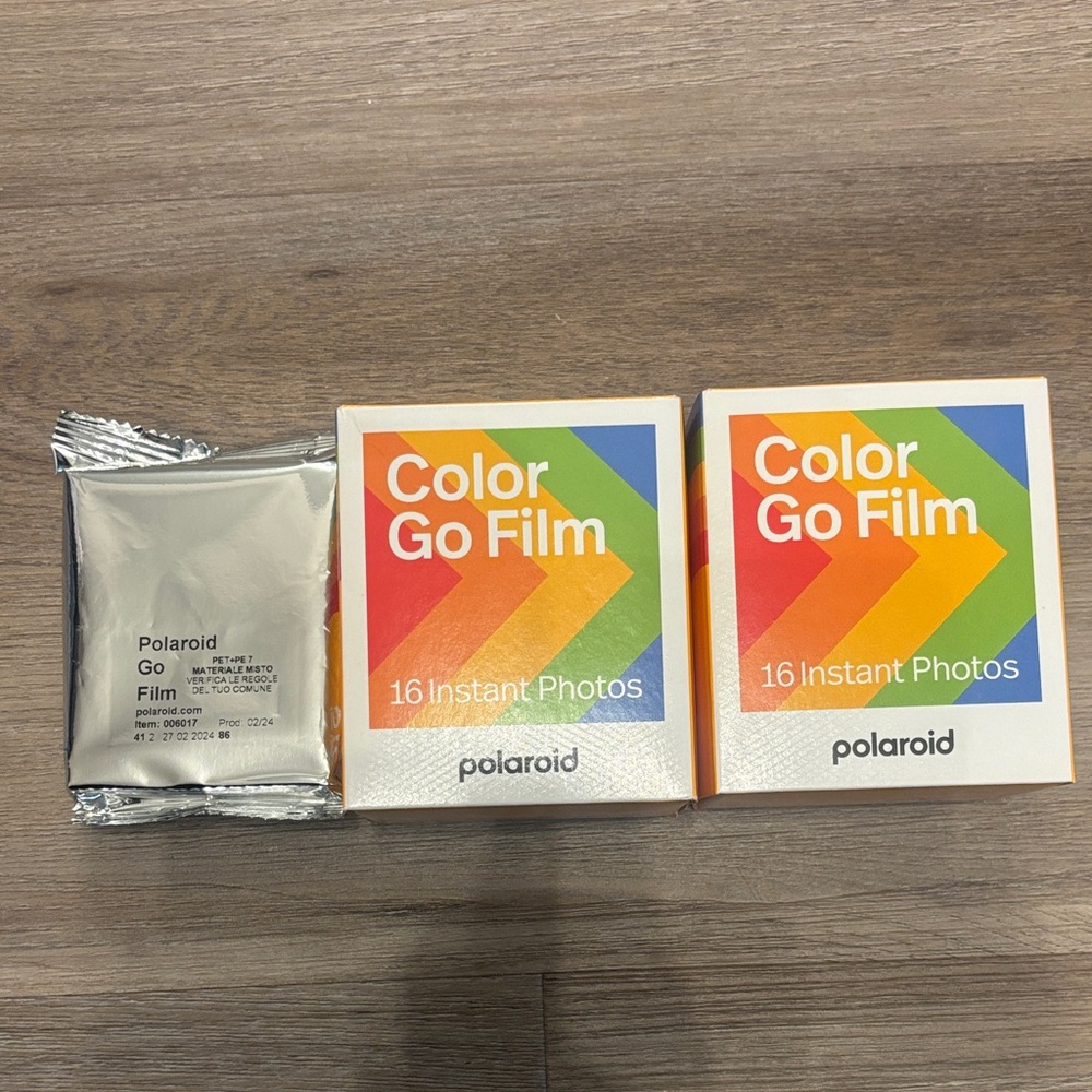 Polaroid Color Go Film - Vibrant Instant Photos